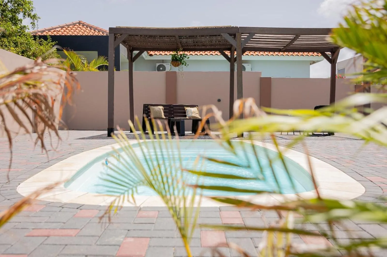 Av Curacao - Centrally Located Spacious Apartment 威廉斯塔德
